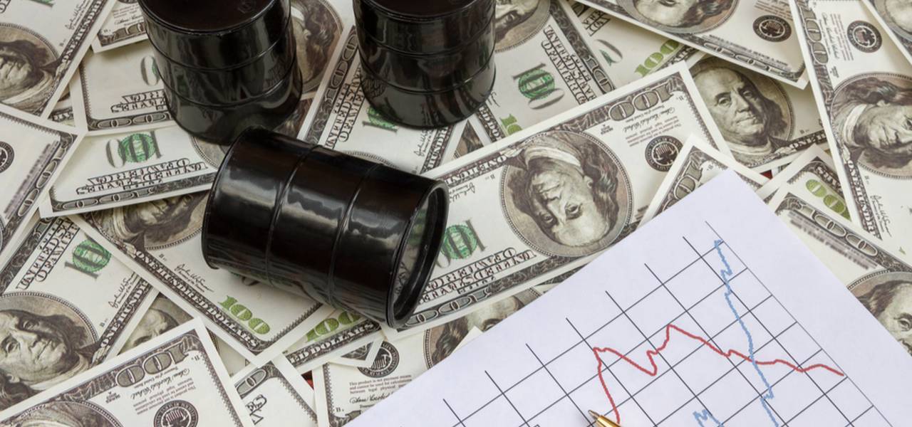 هل يرتفع الدولار مدعوما ببيانات مخزون النفط الخام؟