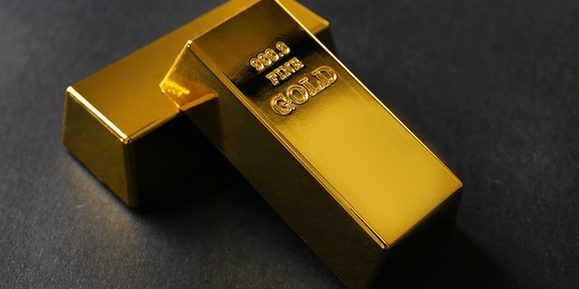 لماذا هبط الذهب عندما كان من المفترض أن يصعد؟