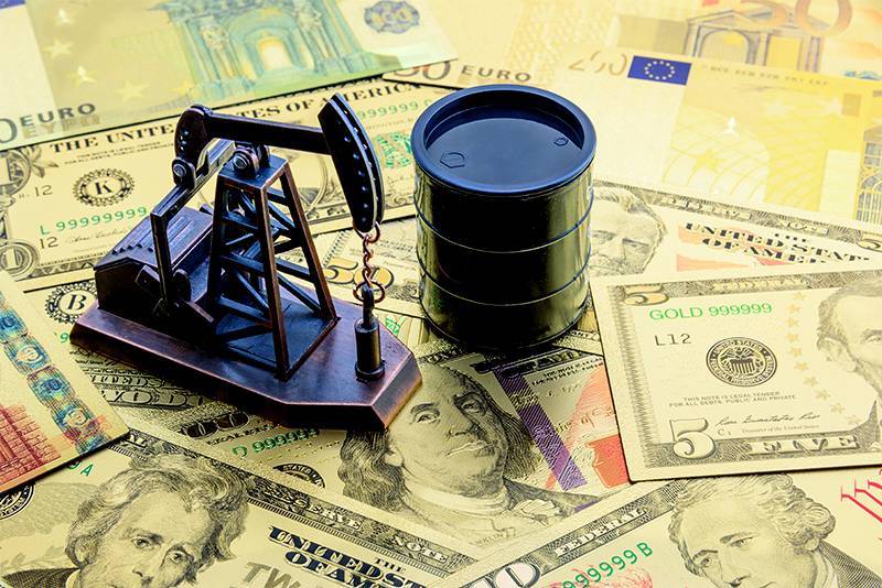 أسعار النفط تستمر بالهبوط مع ارتفاع المخزونات الأمريكية