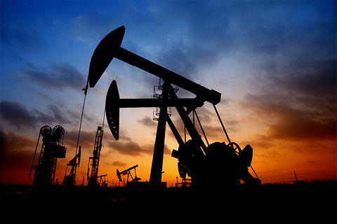  النفط يواصل الهبوط بعدما وصلت المخزونات الأمريكية إلى مستويات قياسية جديدة
