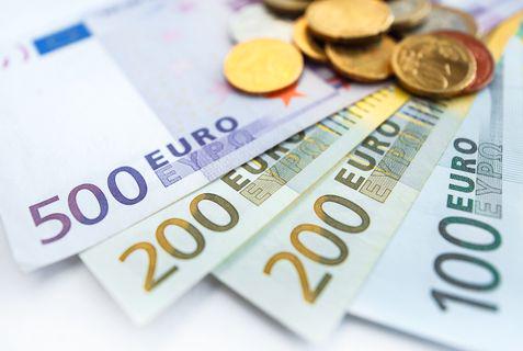 اليورو يقترب من منطقة البيع 