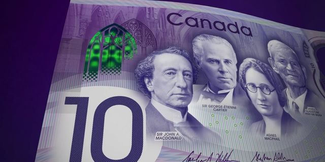 هل يدعم بنك كندا الدولار الكندي؟