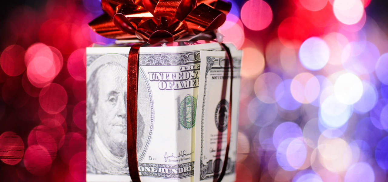 ينتظر الدولار الأمريكي آخر مؤشر هام لهذا العام