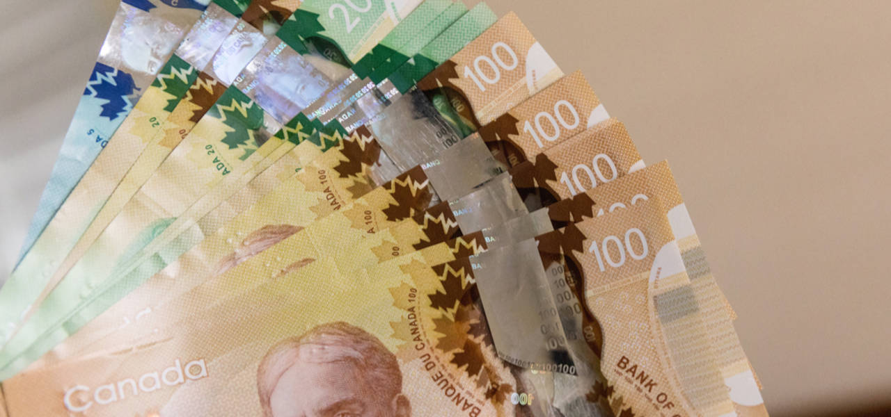 تداول الدولار الكندي على البيانات الاقتصادية