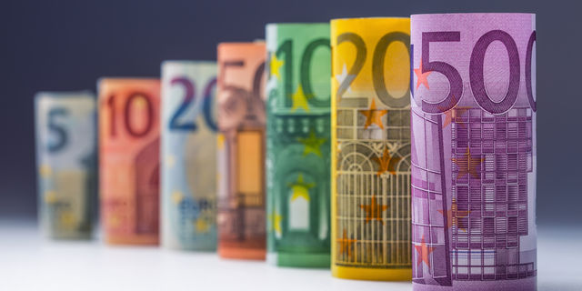سياسة التحفيز التي يتبعها البنك المركزي الأوروبي وتراجع محتمل لليورو