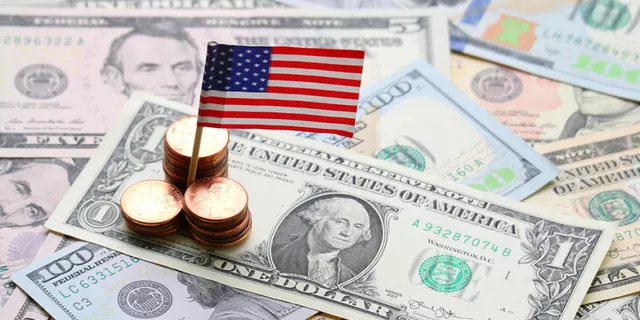 الدولار ينخفض لليوم الثالث على التوالي وسط تراجع الرغبة في المخاطرة