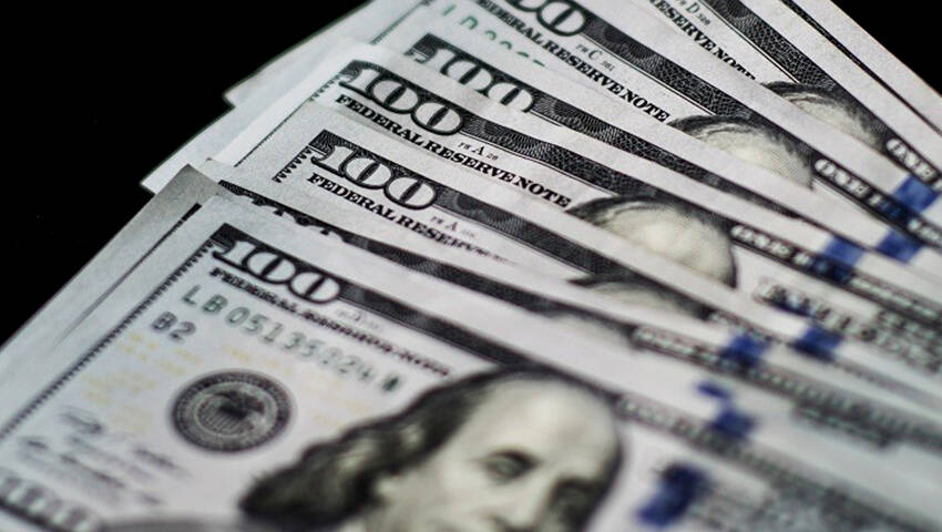 الدولار يواصل انخفاضه مع تحطيم باول آمال صقور الفيدرالي