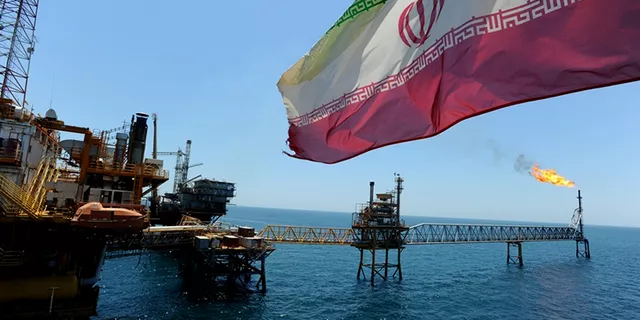 النفط الإيراني بلاءٌ على من يشتريه وخسائر اقتصادية تنتظر الجميع 
