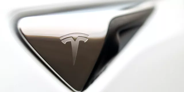 TESLA: Q3 report coming - how do we trade it?