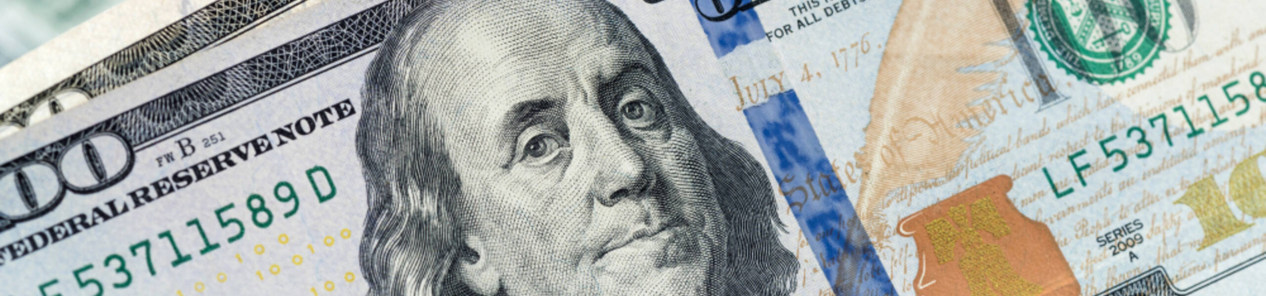 الدولار يتخبط مع الظروف السياسة الأميركية 