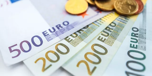 اليورو يقترب من منطقة البيع 