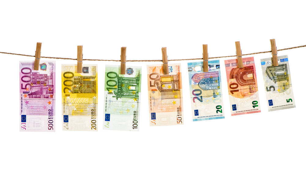 اليورو يعيد اختبار متوسط 50 يوم 