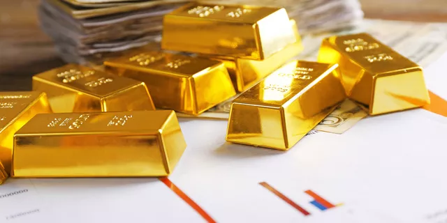الذهب يعود للتراجع من منطقة البيع 