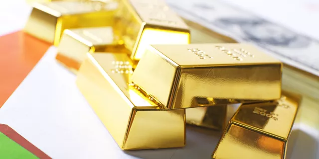 الذهب يقترب من حاجز 1700 دولار 
