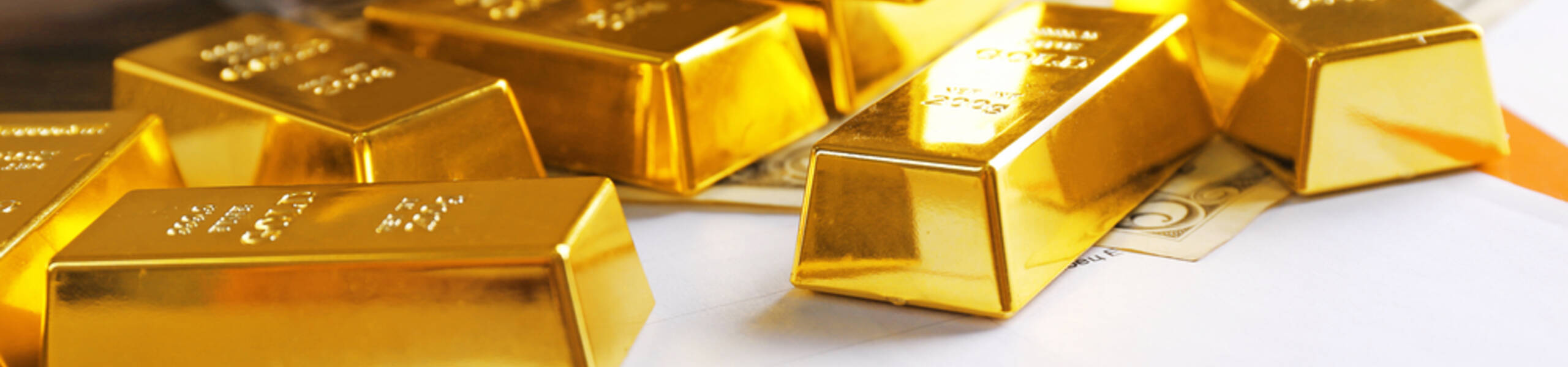 الذهب يكسر القناة الصاعدة 