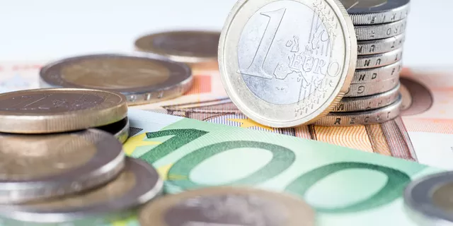 اليورو يتراجع بعد قرار المركزي الاوروبي