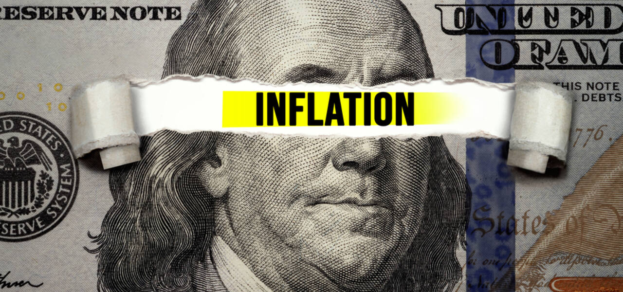 كيف يؤدي رفع أسعار الفائدة إلى تخفيض التضخم؟