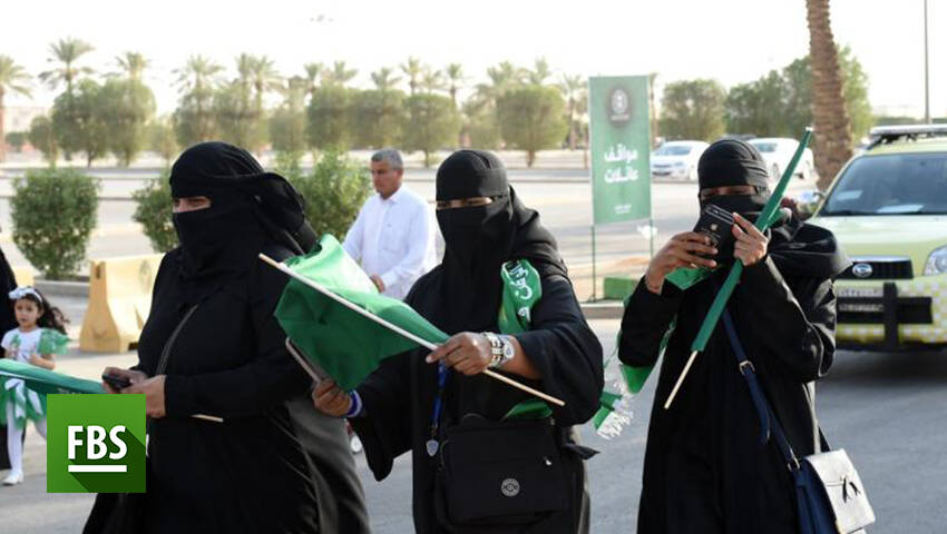 ملك السعودية يُصدر أمراً تاريخياً بالسماح للنساء بقيادة السيارات داخل البلاد ... 
