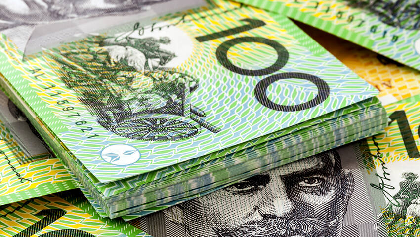الدولار الأسترالي ينخفض إذ تشعل المخاطرة شراء ين الملاذ الآمن